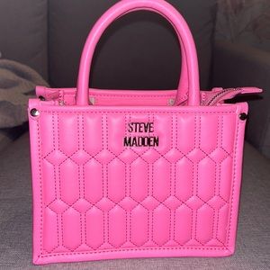 Steve Madden Biko Convertible
Cross Body Bag - Hot Pink
